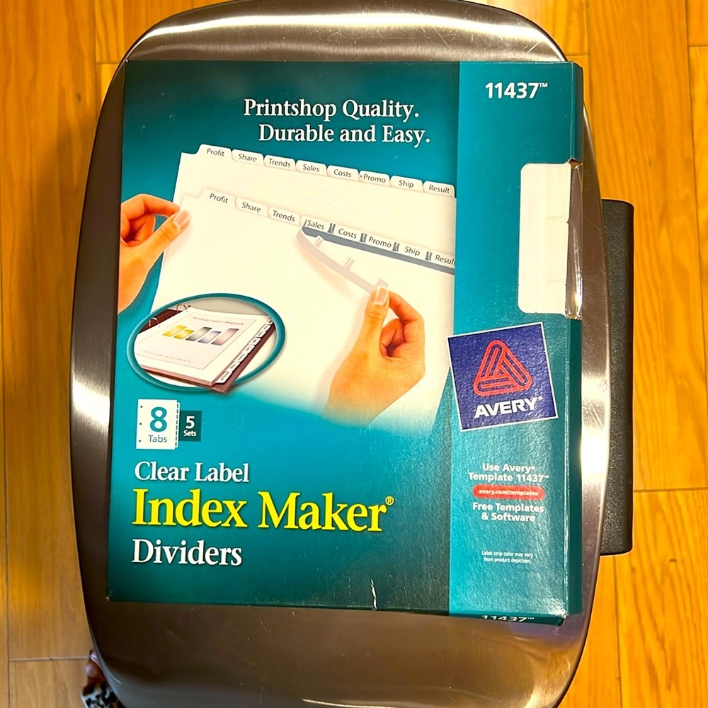 AVERY. Clear Label. Index Marker. Dividers. Open Box.